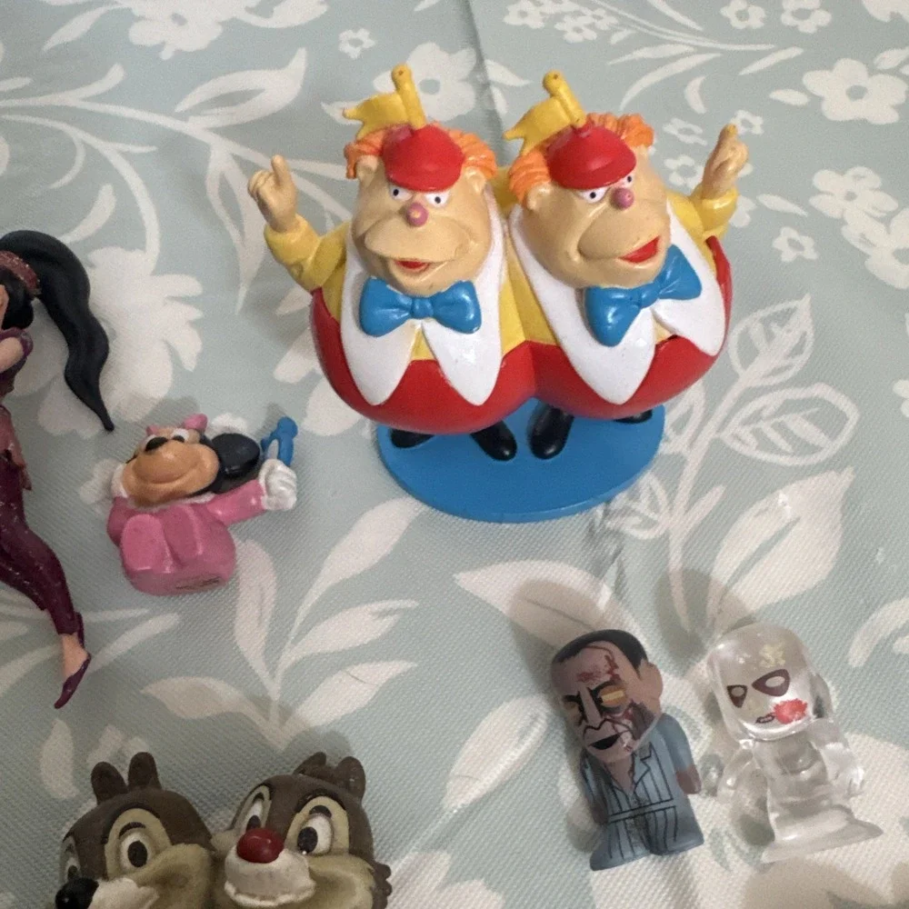 Lot Of Vintage Mixed‎ Toys Batman Kool-Aid California Raisin Dick Tracey Ect.